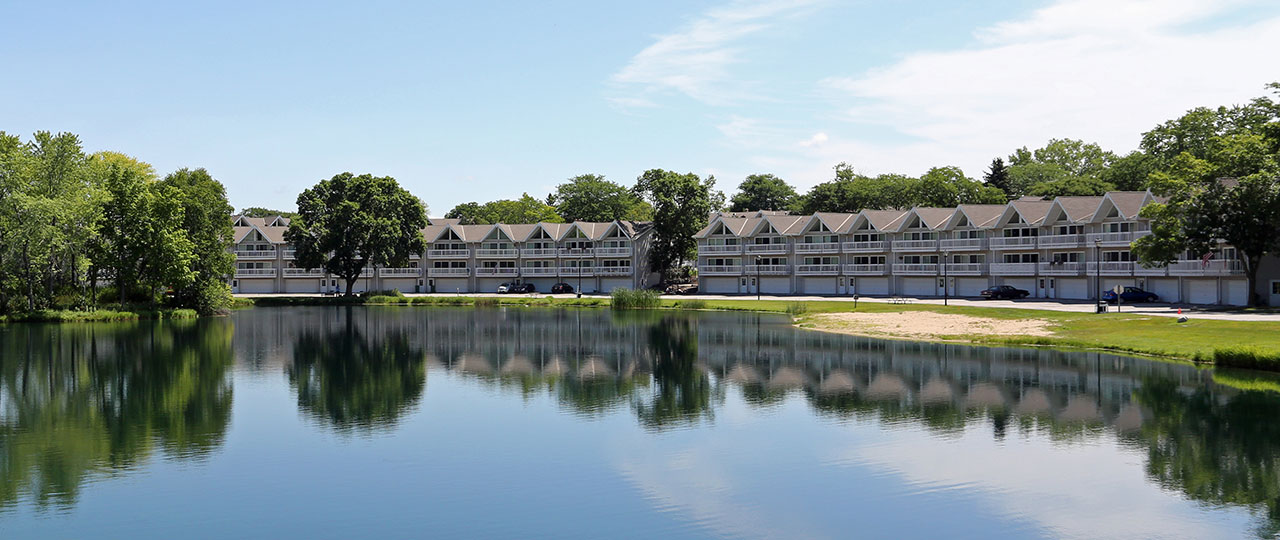 Summit Lake Apartments Apartments for Rent in Hartland, Wisconsin